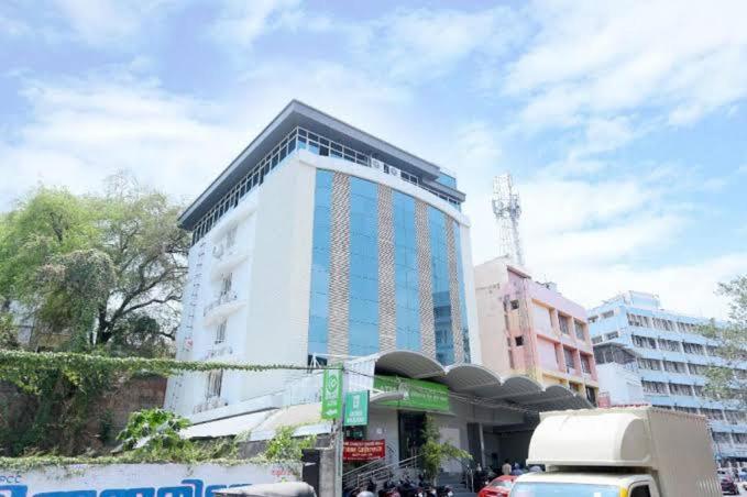 تريفِندرم The Southgate Business Hotel المظهر الخارجي الصورة